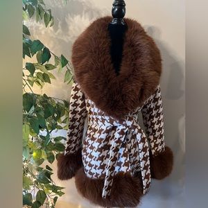 STUNNING brown houndstooth jacket! Removable fur collar - simply Gorgeous!